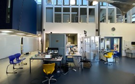 Das DLR_School_Lab Braunschweig. Normalerweise sind hier nahezu täglich Schulklassen zu Gast. Wegen der Corona-Pandemie wurde auf Onlineangebote umgeschaltet. Bild: DLR  