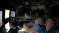 Alex und sein Kommandant Steve Swanson in der Cupola, der Aussichtskuppel der ISS %2d kurz bevor sie von hier aus das unbemannte Frachtschiff Cygnus mit dem Roboterarm der ISS einfangen.