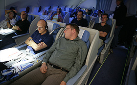 An Bord des Langstrecken-Flugzeugs reisen alle Fluggäste sehr bequem. Bild: Airbus