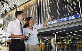 Die Fluggäste betreten den Flughafen von der „Landseite“ und gehen zum Check-in. Bild: Fraport 