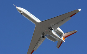 Das Forschungsflugzeug HALO kann über 15.000 Meter hoch fliegen und die Wissenschaftlerinnen und Wissenschaftler in die Troposphäre bringen. Bild: DLR   