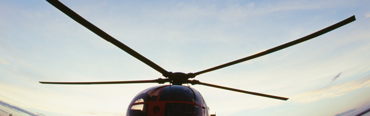 Die typischen Rotorblätter eines Hubschraubers: Wenn sie sich drehen, entsteht der nötige Auftrieb. Bild: Photos.com