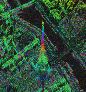 Der Eiffelturm in Paris – gesehen vom Radarsatelliten TerraSAR-X. Die verschiedenen Farben geben hier die jeweilige Höhe an. Bild: DLR