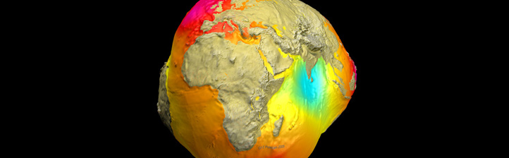 Schwerefeld-Modell der Erde in stark übertriebener Form. Bild: GFZ (A. Helm)