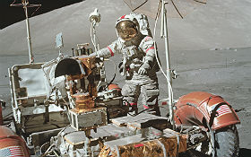 Das Foto zeigt das „Mond-Auto“, mit dem die Astronauten bei den letzten drei Mond-Missionen weitere Strecken zurückgelegt haben. Bild: NASA