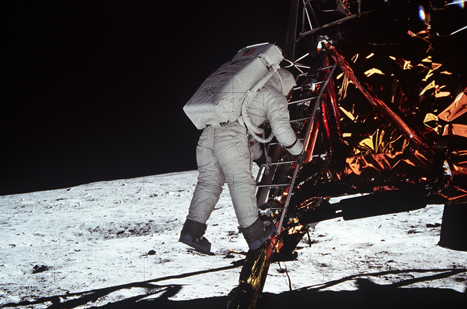 Die Mond-Landefähre: Sie wurde von den Astronauten benutzt, um vom größeren Apollo-Raumschiff auf die Mond-Oberfläche zu fliegen – und nach dem „Ausflug“ auf den Mond auch wieder zurück zum Mutterschiff. 
Bild: NASA