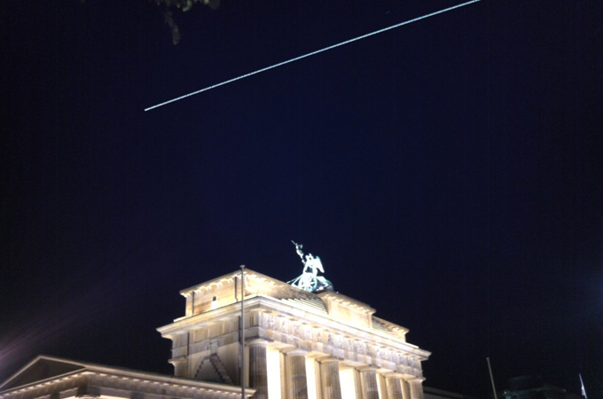 Die ISS über dem Brandenburger Tor in Berlin. Bild: Henning Krause (CC-BY-SA 3.0)