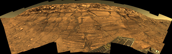 Ein Foto von der Landschaft auf dem Mars, das aus Einzelbildern des Opportunity-Rovers zusammengesetzt wurde. Bild: NASA/JPL/Cornell 