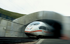 Hochgeschwindigkeitszug im Tunnel. Bild: Deutsche Bahn AG, S. Warter