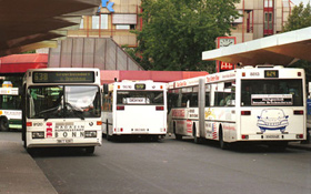 Der öffentliche Nahverkehr – also Bus und Bahn – wird immer häufiger genutzt.<BR>Bild: BMU
