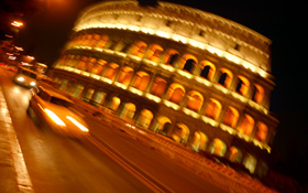 Rom – hier im Bild das Kolosseum – war lange Zeit der Mittelpunkt eines großen Straßennetzes. Bild: Photos.com