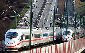Fachleute des DLR arbeiten daran, die Züge noch umweltfreundlicher und leiser zu machen. Bild: BMU (H.-G. Oed)