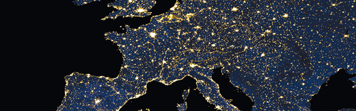 Überall wird Energie benötigt – wie dieses Bild von Europa zeigt. Nur nebenbei: Hier wurden mehrere Satelliten-Aufnahmen zusammengesetzt, um das „erleuchtete“ Europa bei Nacht zu zeigen. Man sieht: Überall brennen die Lichter. Ohne Strom wäre unser Leben nicht vorstellbar. Bild: NASA