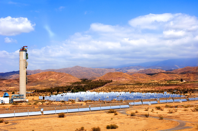 In der Forschungsanlage „Plataforma Solar de Almería“ in Südspanien werden verschiedene Techniken für den Solarstrom von morgen entwickelt und getestet. 
Bild: DLR (Markus-Steur.de)