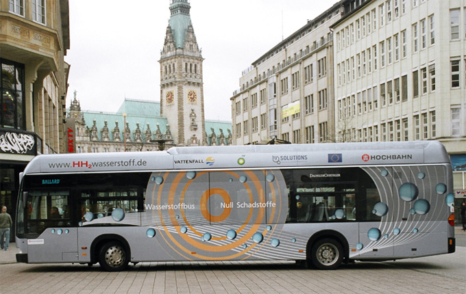 In Hamburg fahren ganz besonbdere Busse durch die Stadt – völlig abgasfrei! Bild: Hochbahn