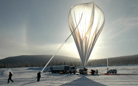 Mit Ballons und Raketen können Studierende im Rahmen von Ideenwettbewerben eigene Experimente durchführen. Bild: DLR