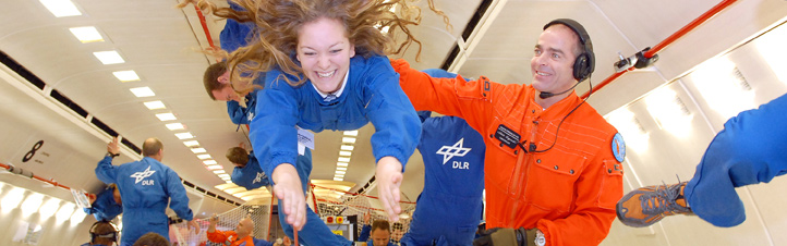 Eine Nachwuchswissenschaftlerin beim Parabelflug. Bild: DLR