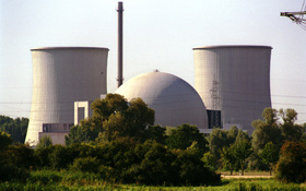 In Kernkraftwerken wird radioaktives Material genutzt, um Wasserdampf zu erzeugen. Bild: BMU