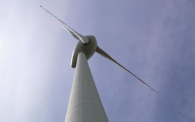 Die Kraft des Winds wird heute verstärkt genutzt, um Strom zu erzeugen. Bild: BMU