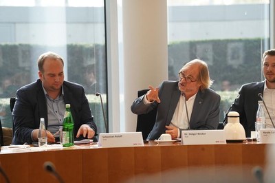 DLR-Expertin und Experten im Fachgespräch mit Mitgliedern der SPD-Bundestagsfraktion