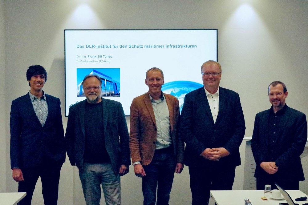 FDP-Ab­ge­ord­ne­te be­su­chen DLR in Bre­mer­ha­ven