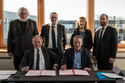 Vertragsunterzeichnung des Clusters für Gefahrstoffdetektion