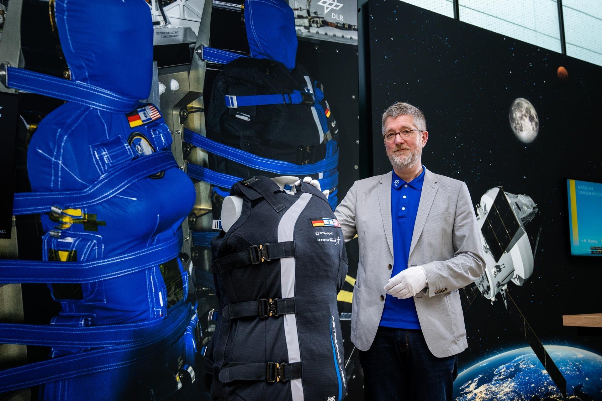 Dr. Thomas Berger präsentiete die zurückgekehrten Phantome Helga und Zohar am Kölner „:envihab“