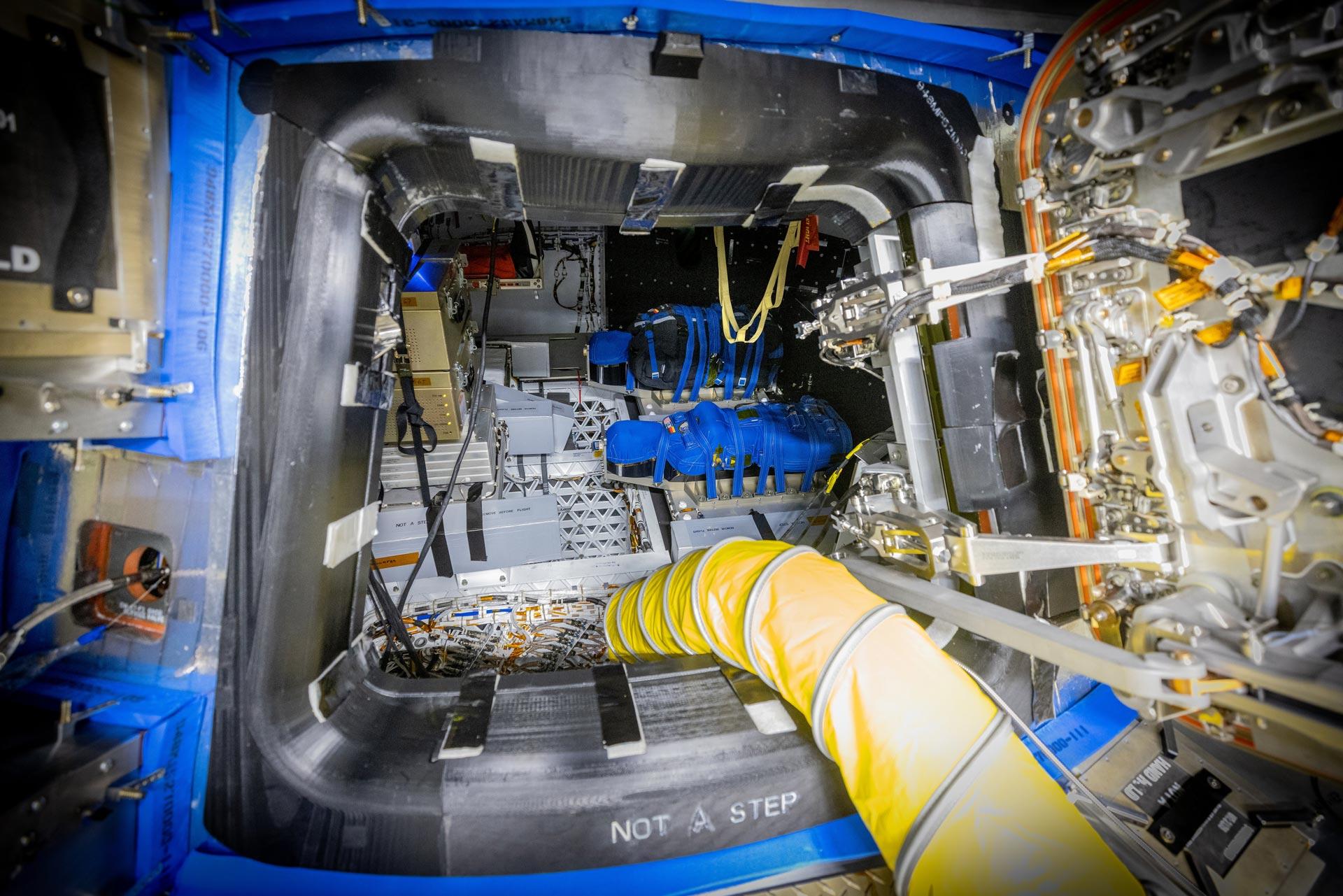 Helga und Zohar in der Orion-Kapsel