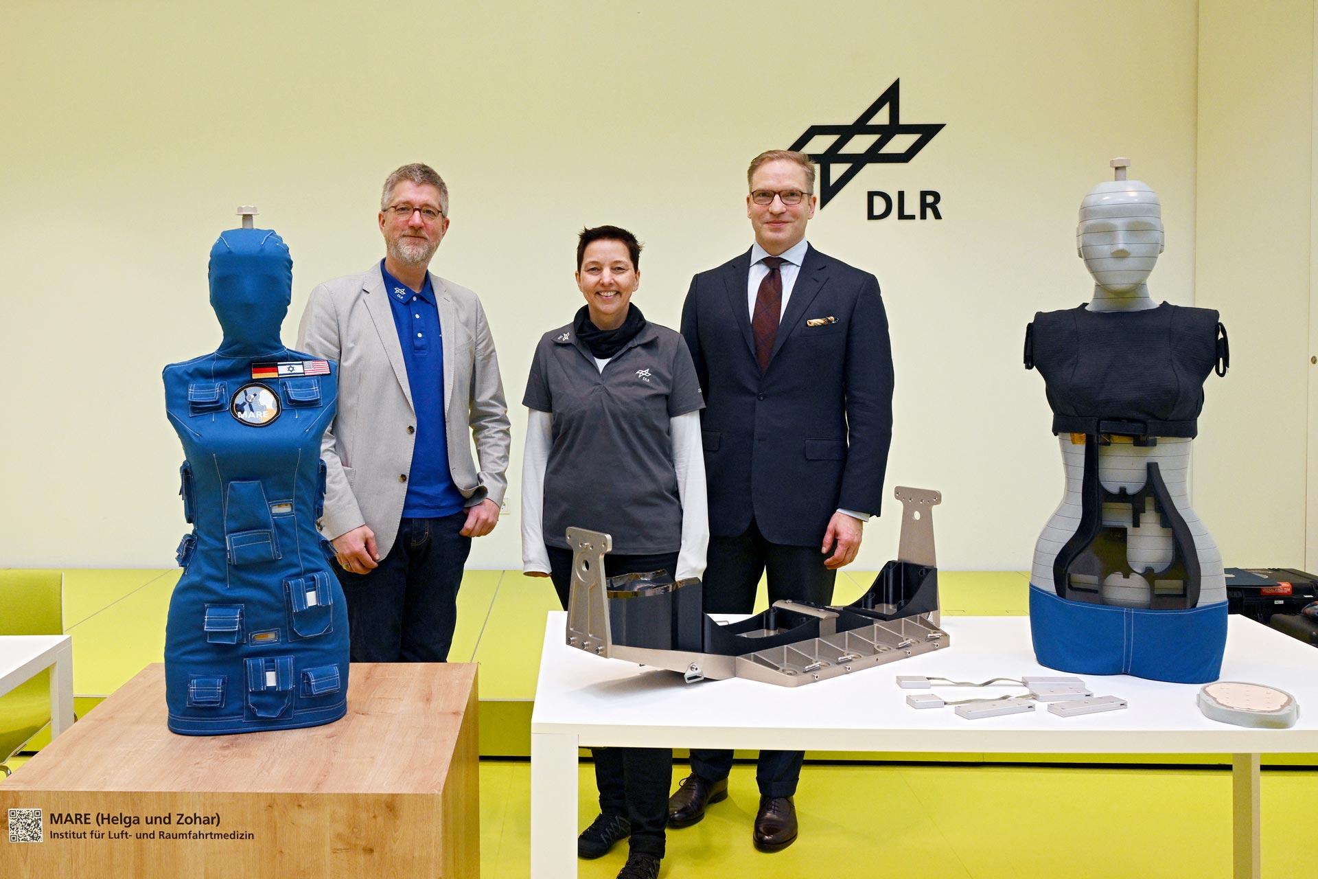 Präsentation der Strahlungsmesspuppen Helga und Zohar im Kölner :envihab