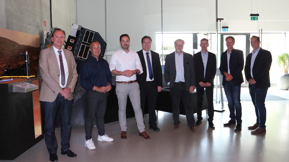 Abgeordnete Jürgen Lenders und Thore Schäck besuchen DLR in Bremen