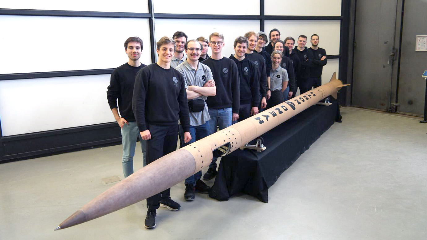HyEnD-Team mit Rakete