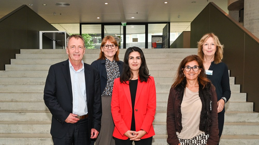 Bundestagsabgeordnete Güler zu Gast beim DLR in Köln