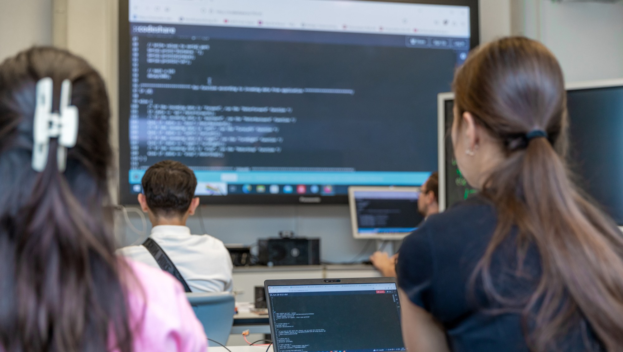 Schulteams im DLR_School_Lab Bremen