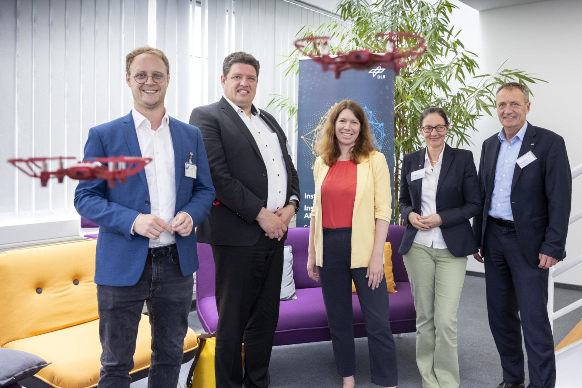 Koordinatorin Dr. Anna Christmann MdB, Marcel Emmerich MdB und Michael Joukov MdL beim Besuch am DLR in Ulm