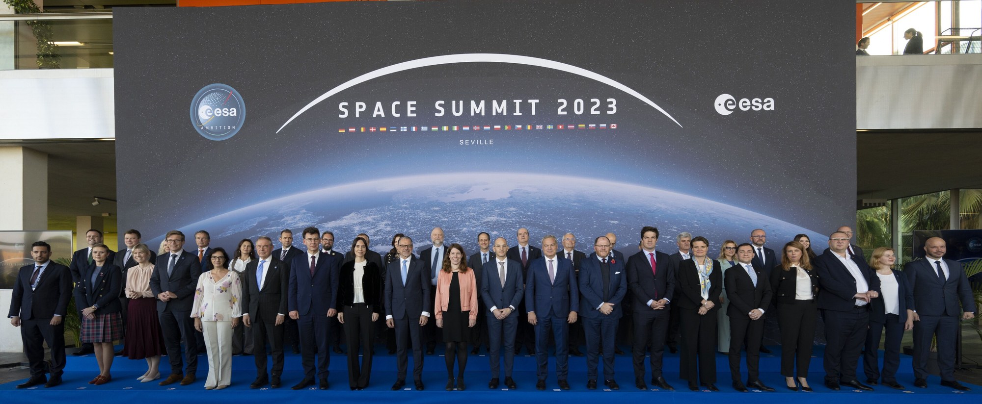 Gruppenbild ESA-Rat beim europäischen Raumfahrtgipfel