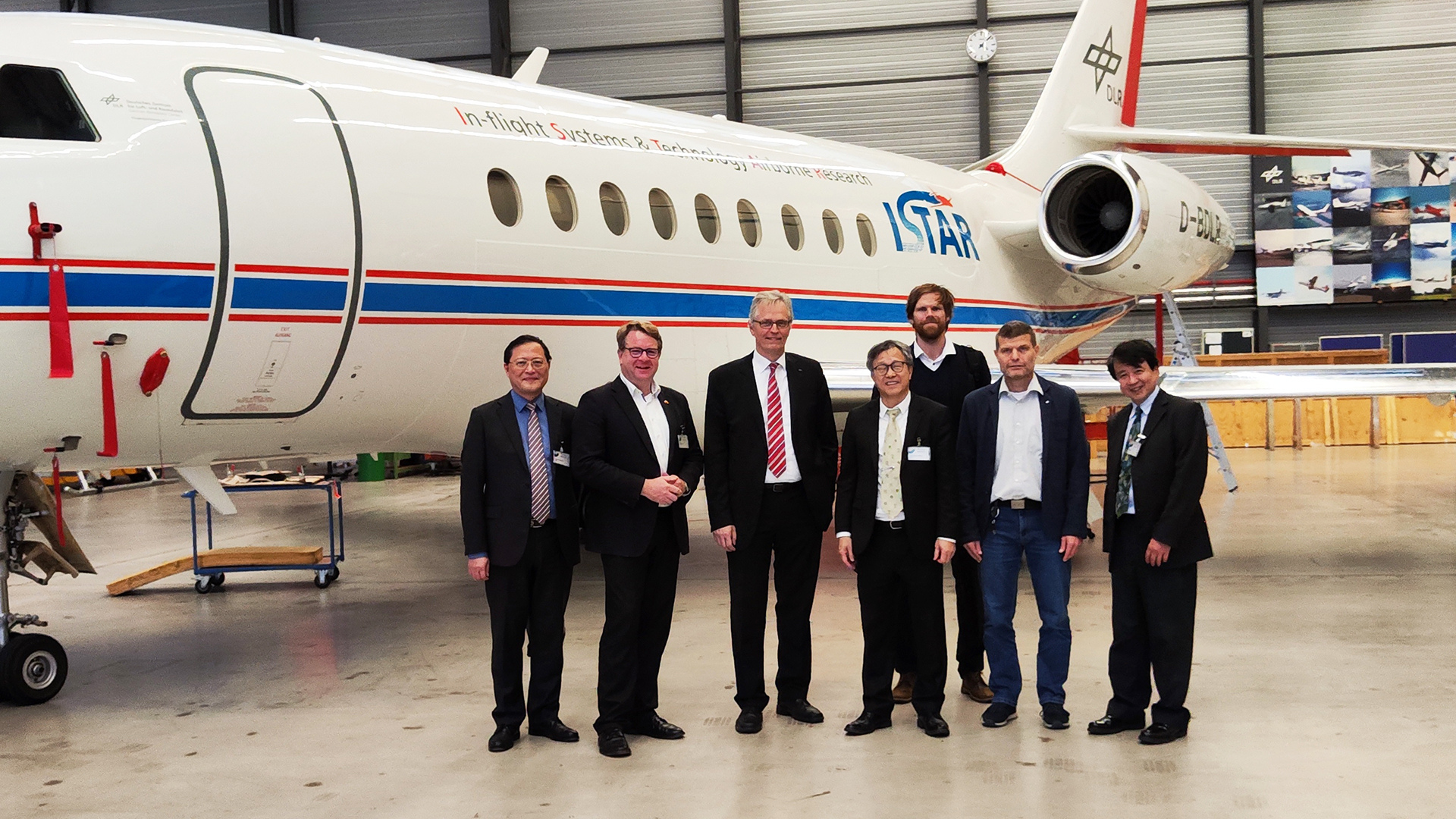 Die Delegation vor dem ISTAR