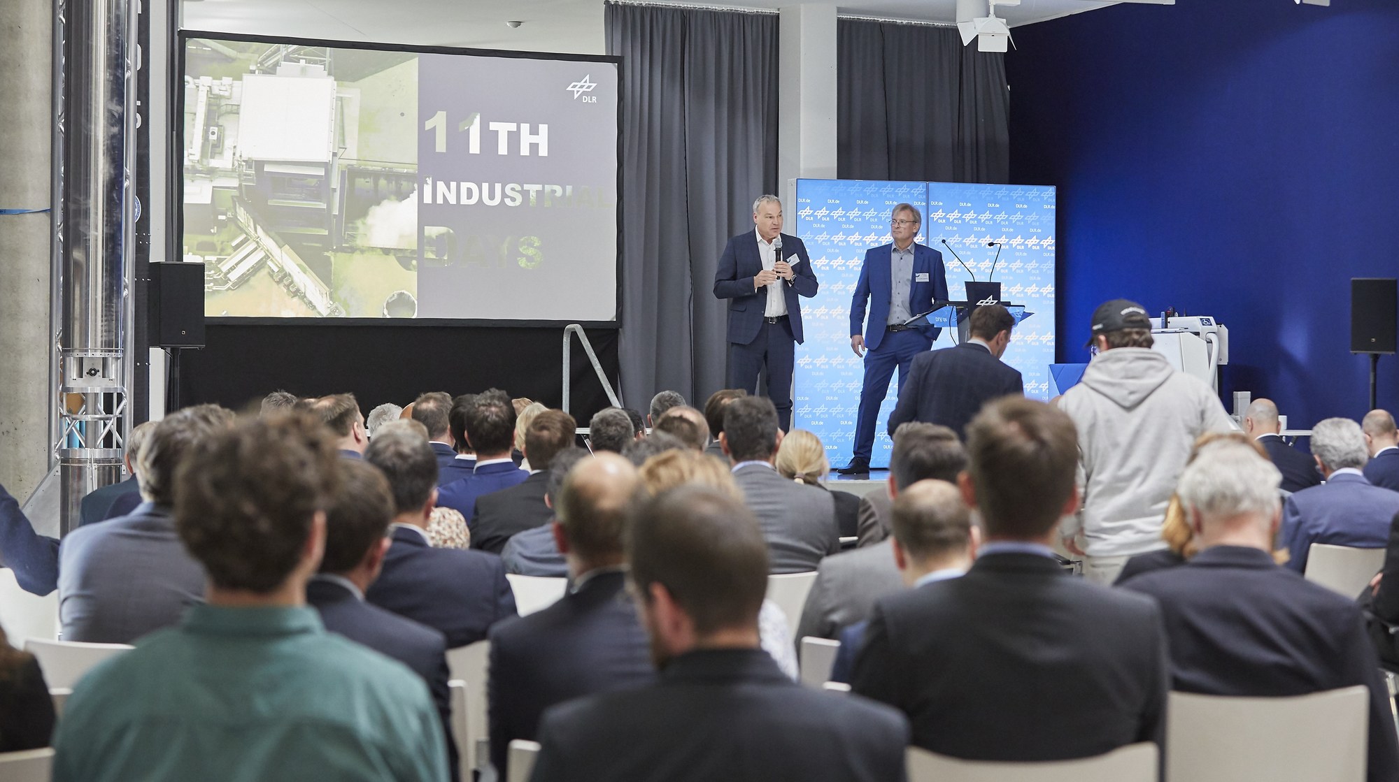 Zu sehen sind Walther Pelzer und Stefan Schlechtriem bei der Eröffnung der 11. Industrial Days.