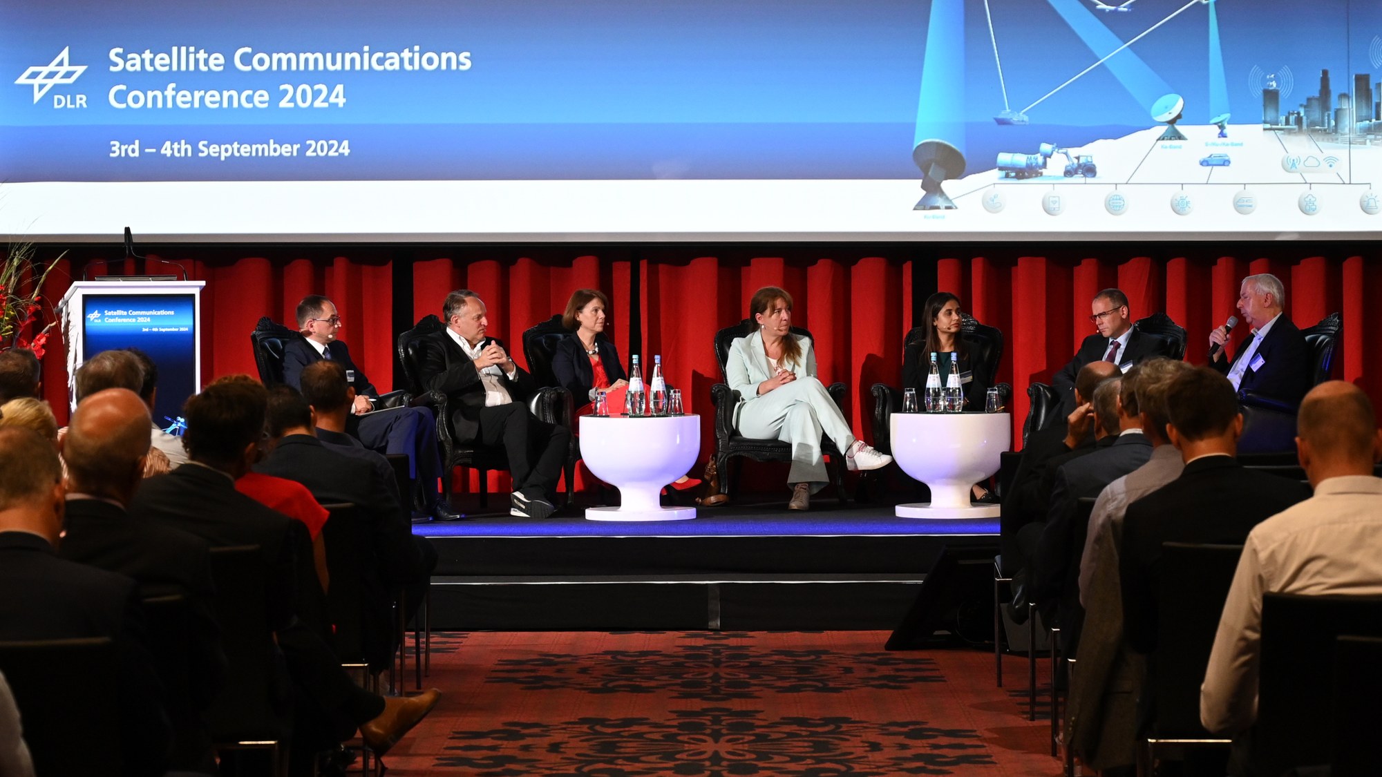 Podiumsdiskussion auf der 8. Nationalen Konferenz Satellitenkommunikation in Deutschland