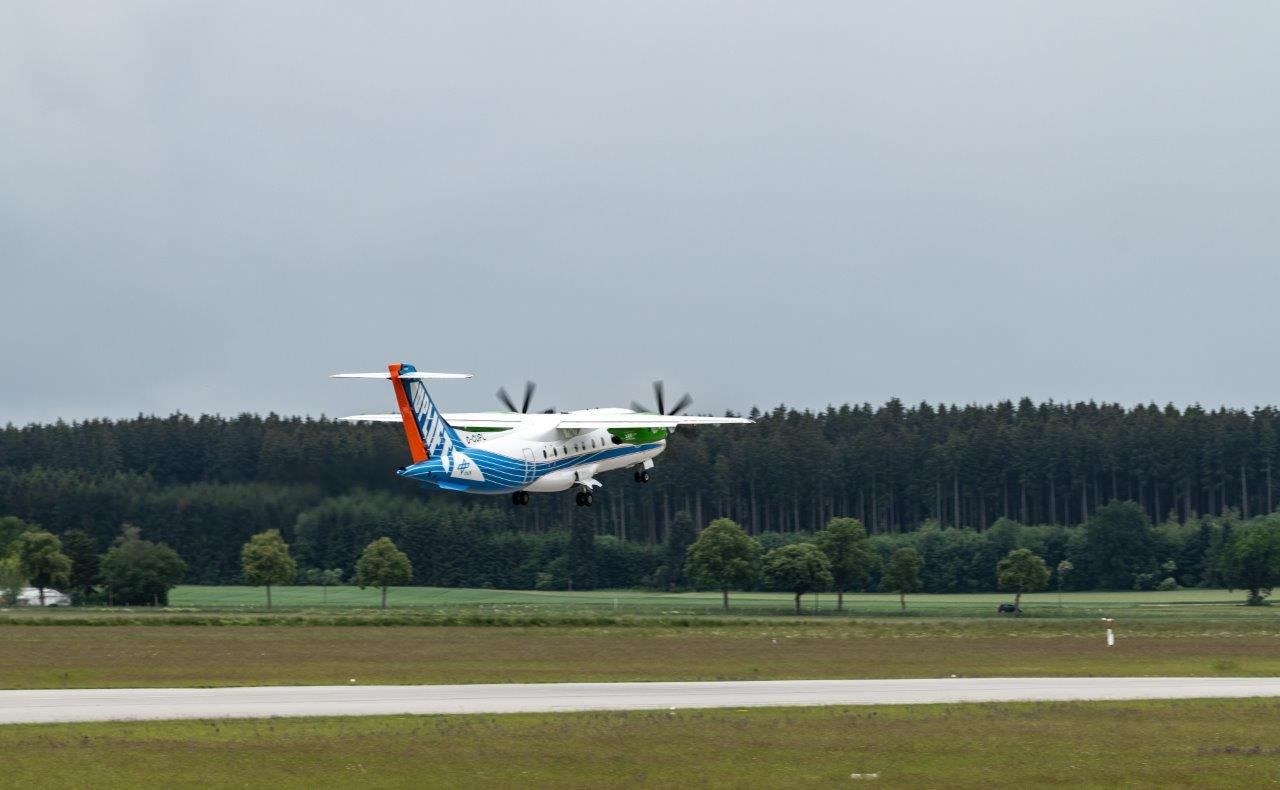 Das fliegende Testlabor D328 UpLift startet zum Testflug