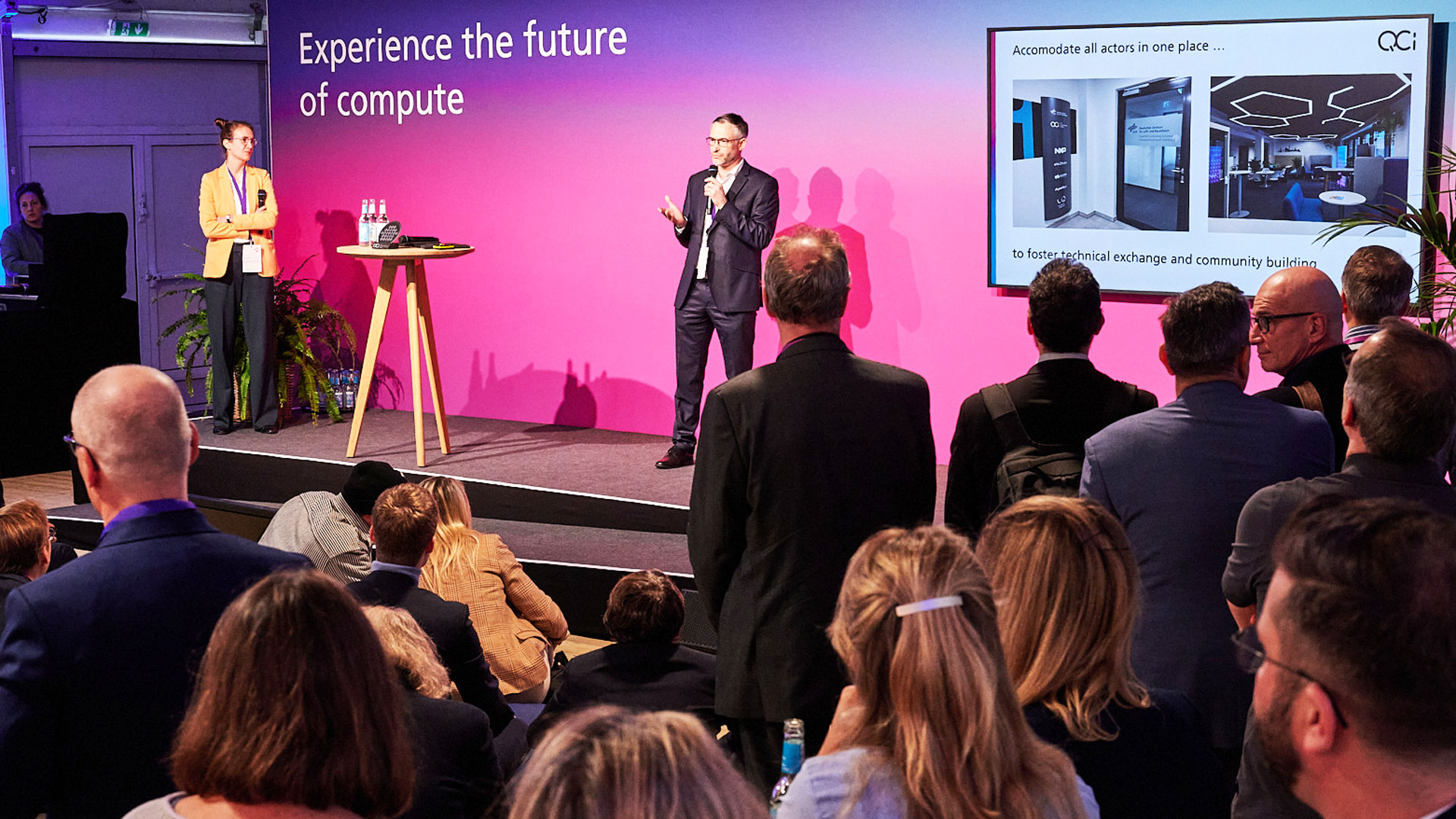 Das Innovationszentrum der DLR Quantencomputing-Initiative (DLR QCI) in Hamburg wurde am 18. November 2024 mit dem „QCI Showcase“ und einem Bühnenprogramm eingeweiht.