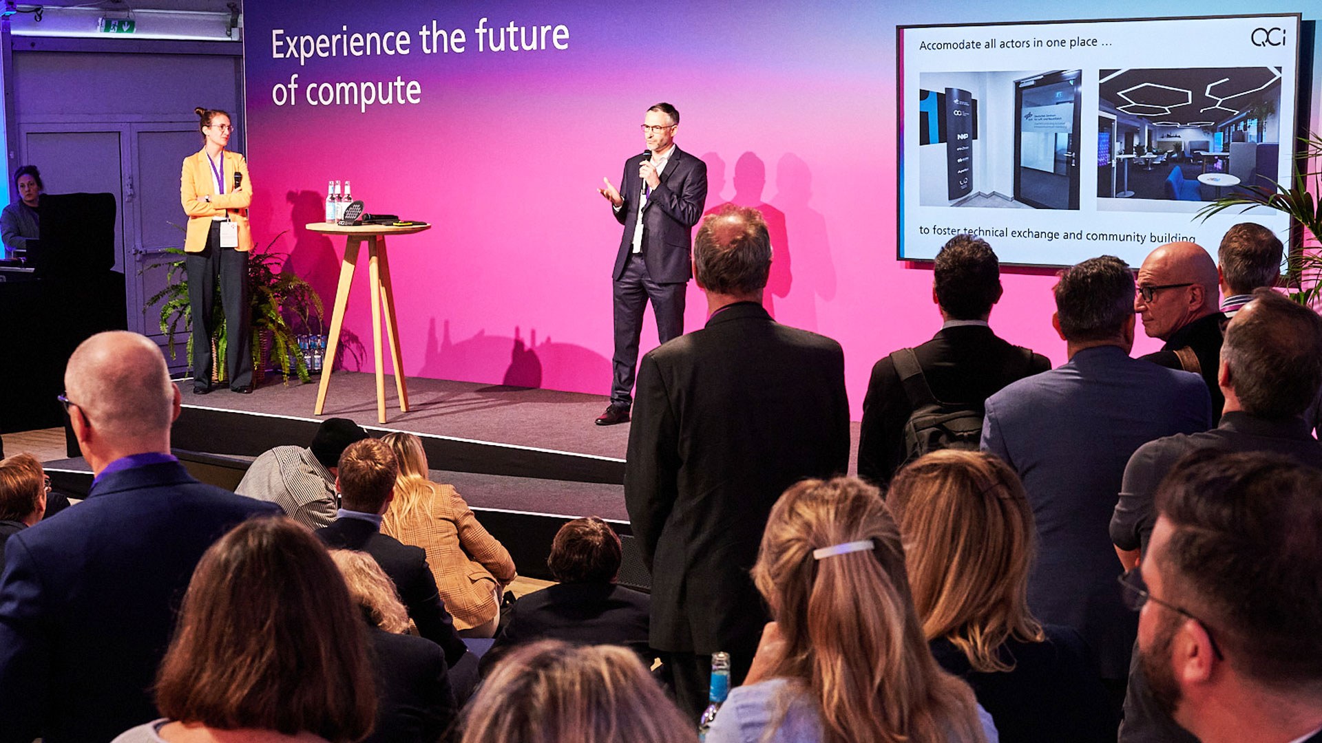 Das Innovationszentrum der DLR Quantencomputing-Initiative (DLR QCI) in Hamburg wurde am 18. November 2024 mit dem „QCI Showcase“ und einem Bühnenprogramm eingeweiht.