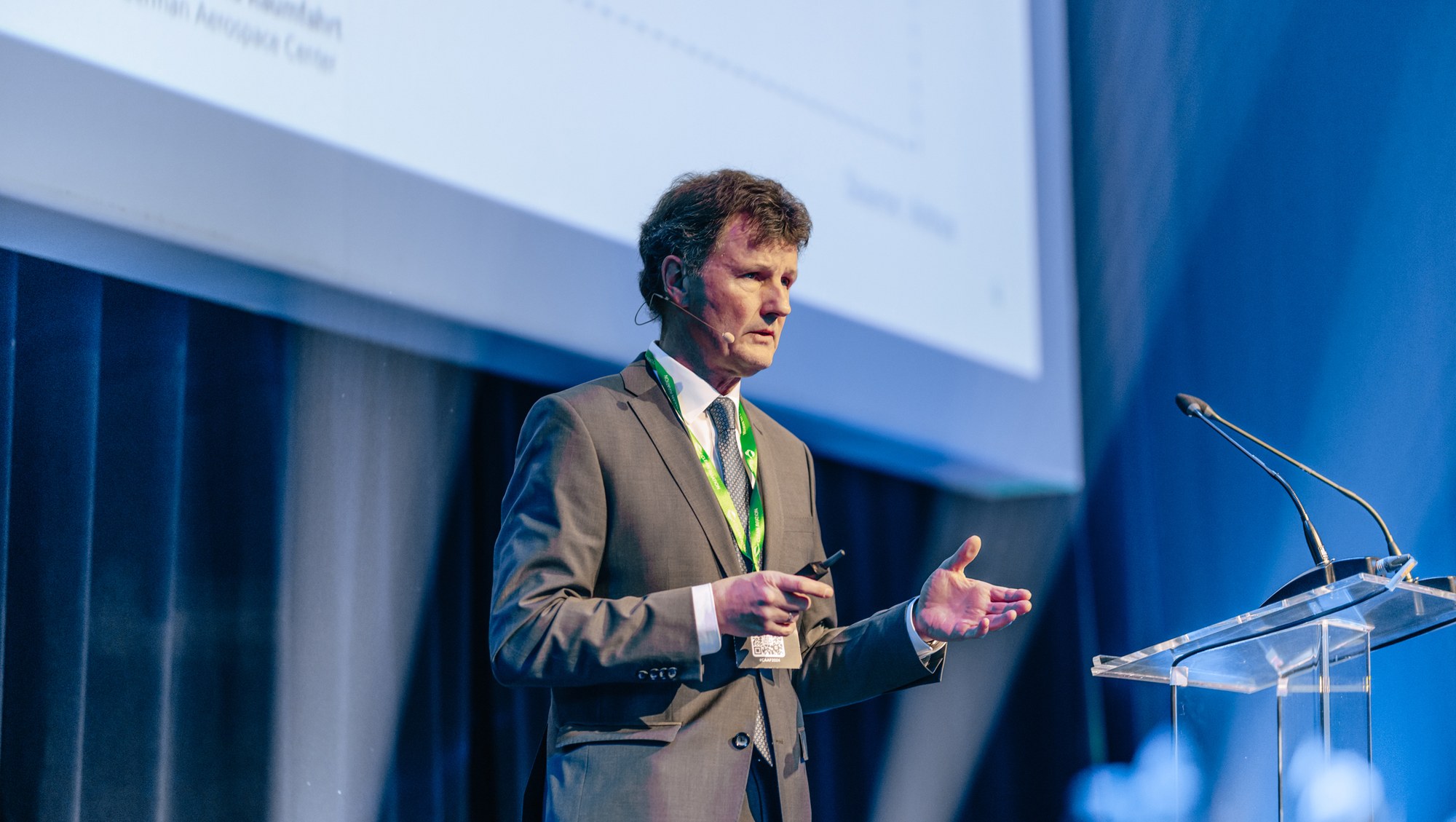 Dr. Markus Fischer, DLR-Bereichsvorstand Luftfahrt, präsentiert auf dem Clean Aviation Forum 2024 unter anderem Ergebnisse des DLR zur Technologiebewertung im Rahmen von Clean Sky 2.