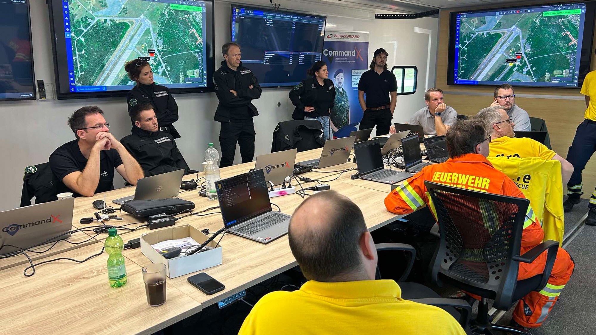 Besprechung vor dem geplanten Einsatzszenario mit allen beteiligten Stabsmitgliedern