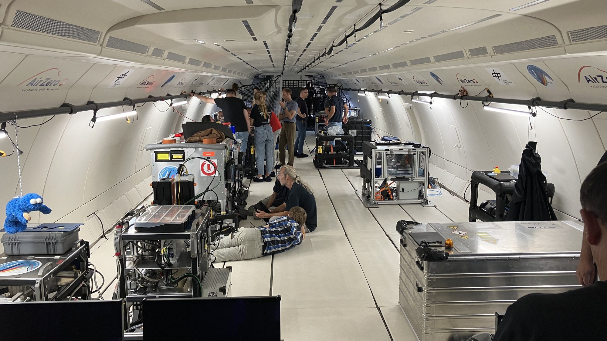 Vorbereitung der Parabelflugexperimente im Airbus A310 ZERO-G