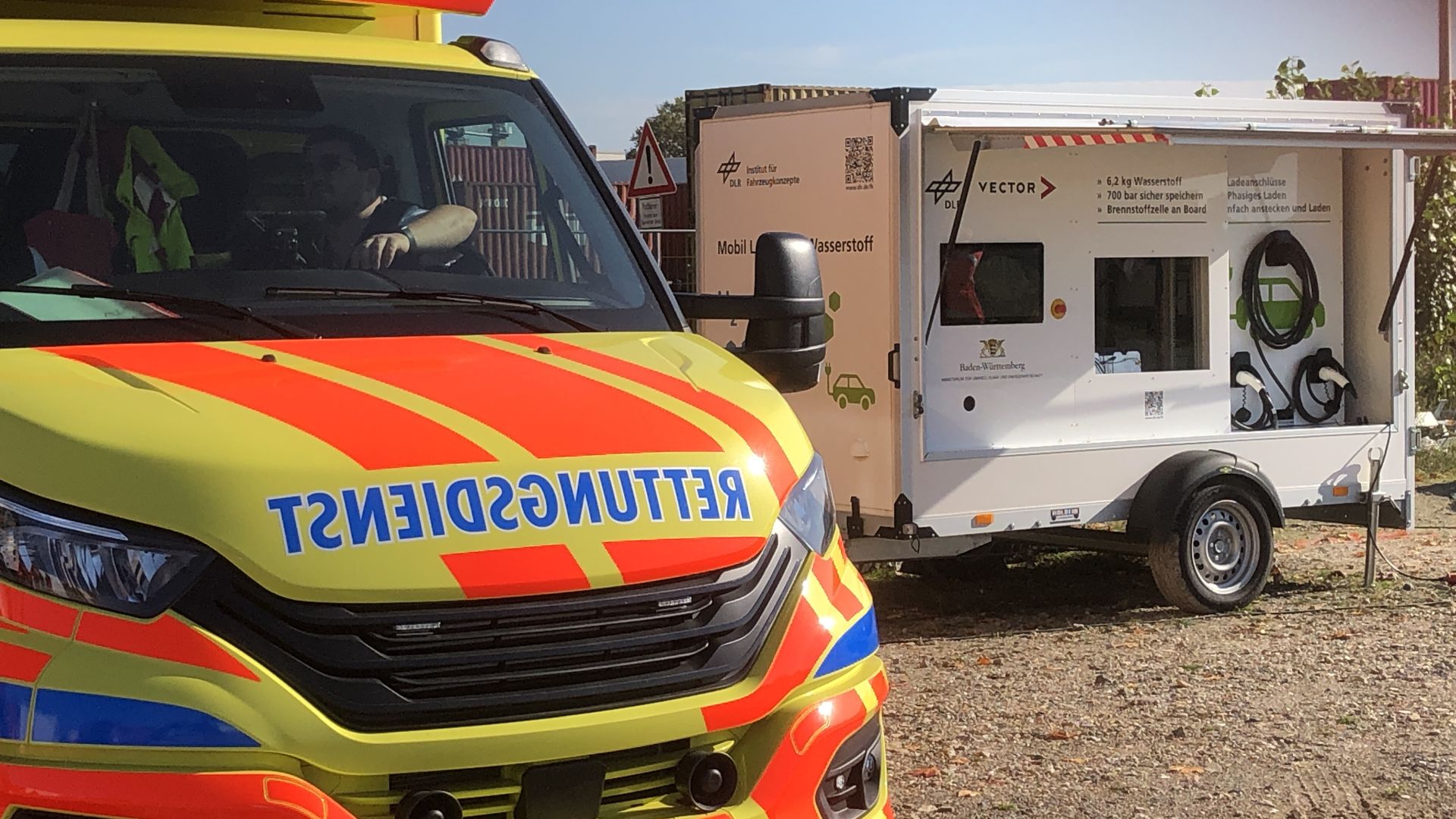 Mobile Ladestation des DLR bei einer Rettungsübung