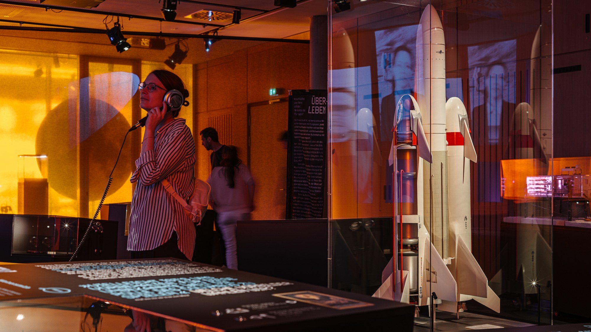 Blick in die Sonderausstellung Verlockung Weltall Auswandern auf Mond, Mars, Venus?