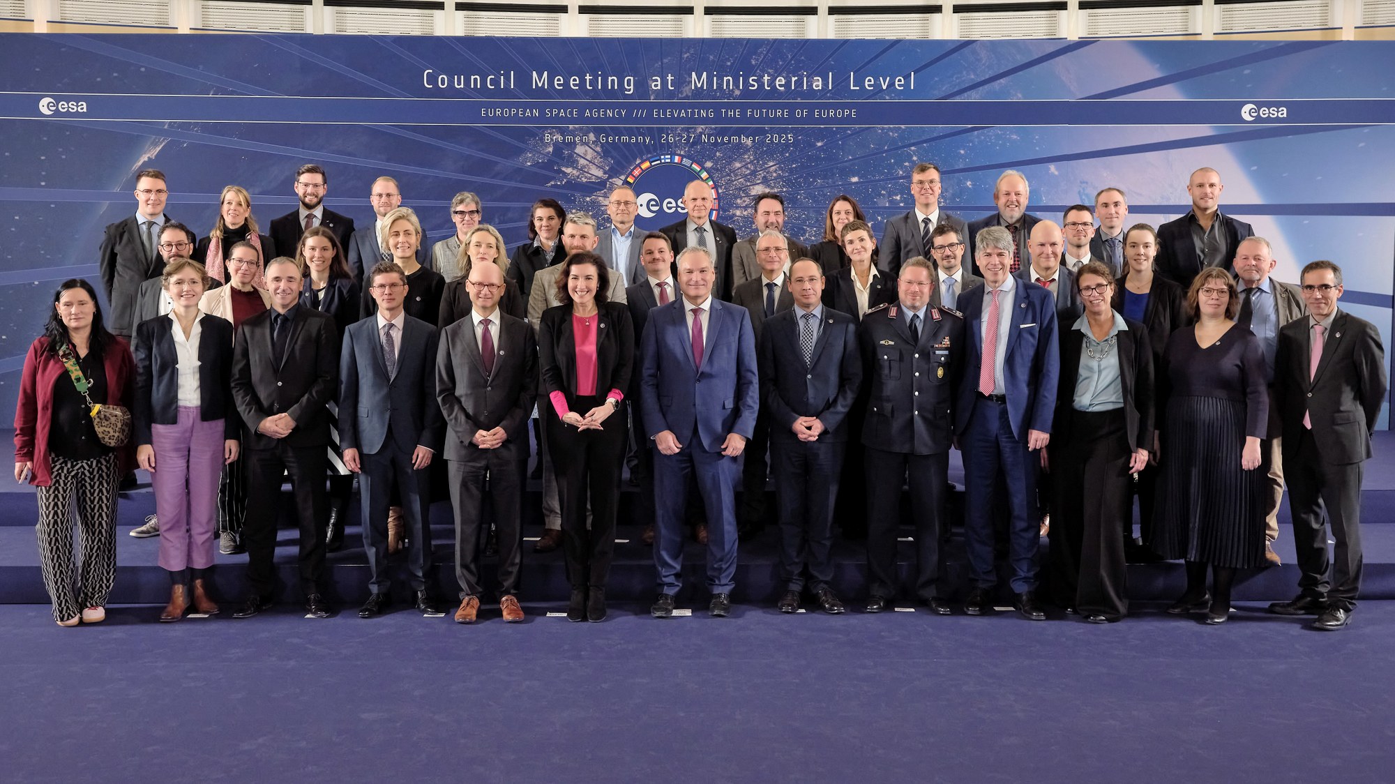 Die deutsche Delegation bei der ESA-Ministerratskonferenz 2025 in Bremen