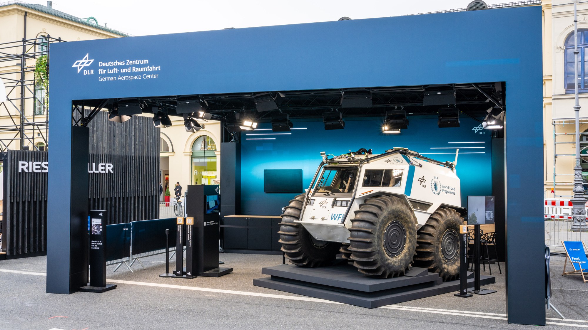 DLR-Stand auf dem Open Space der IAA 2025