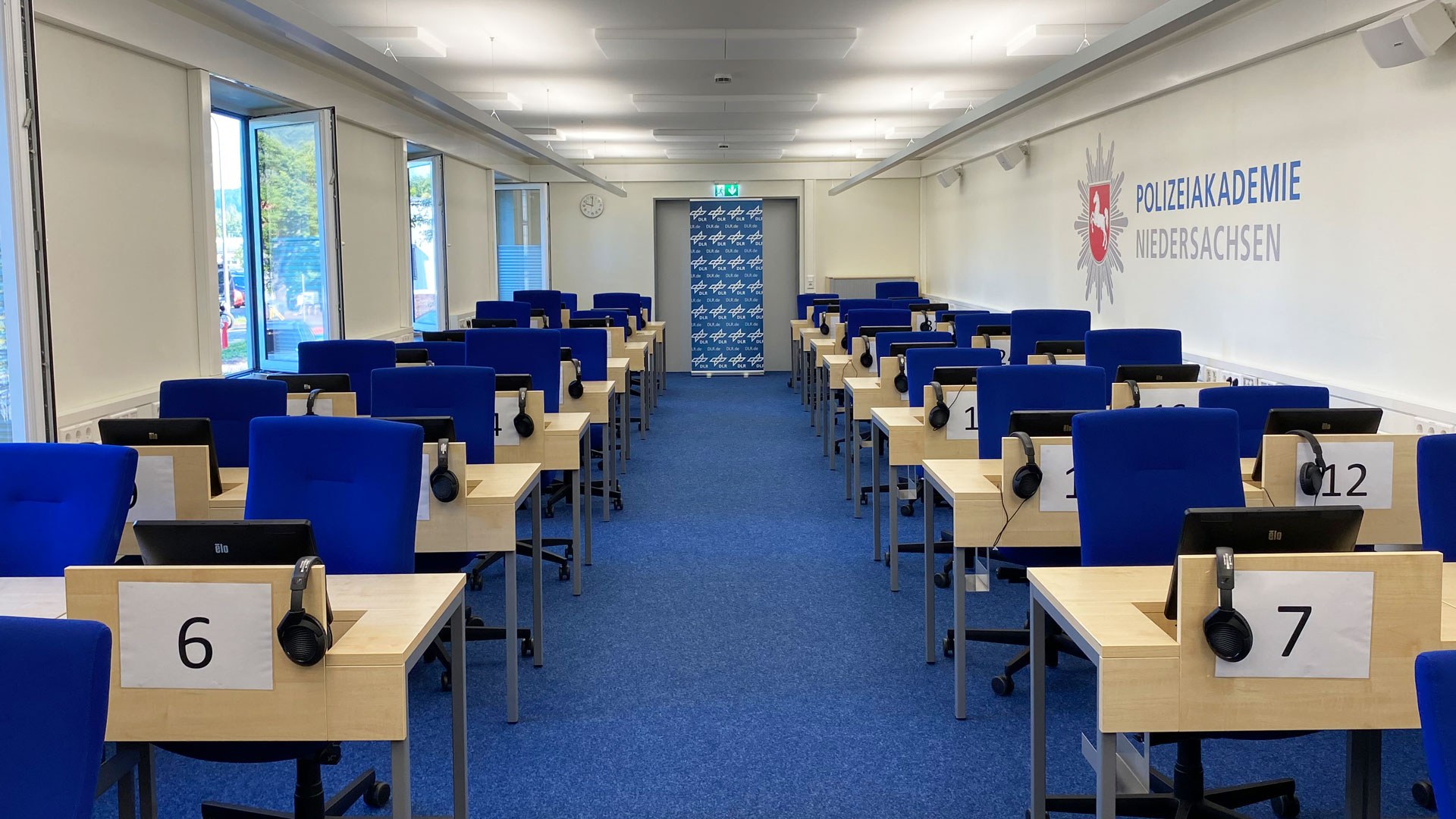 Das Bild zeigt einen Prüfungsraum in der Polizeiakademie Niedersachsen.