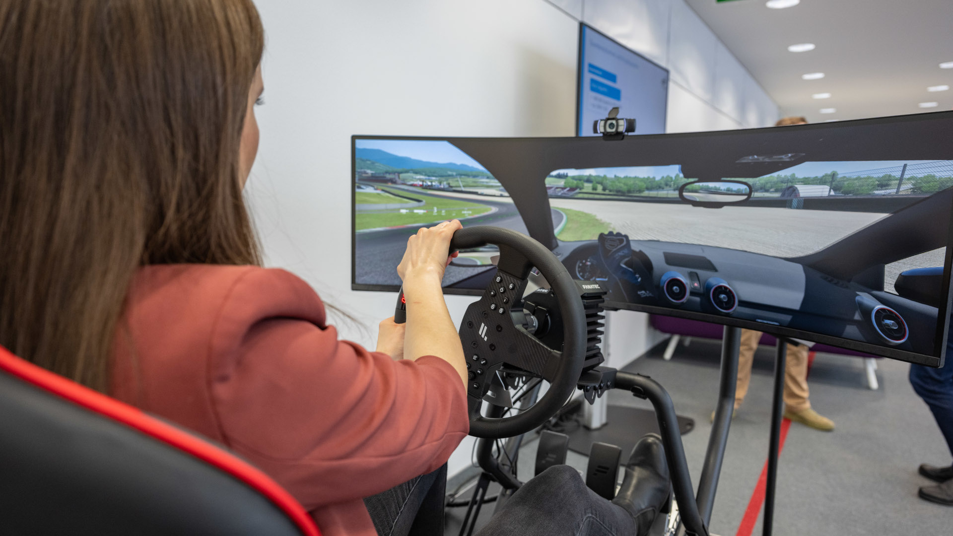 Fahrsimulator mit KI-System, das die Konzentration beim Autofahren erkennt